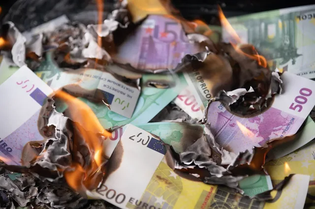 Dinheiro e Poder: Moeda Fiduciária, Corrupção Monetária e a Arquitectura da Extracção - Instituto Mises Portugal
